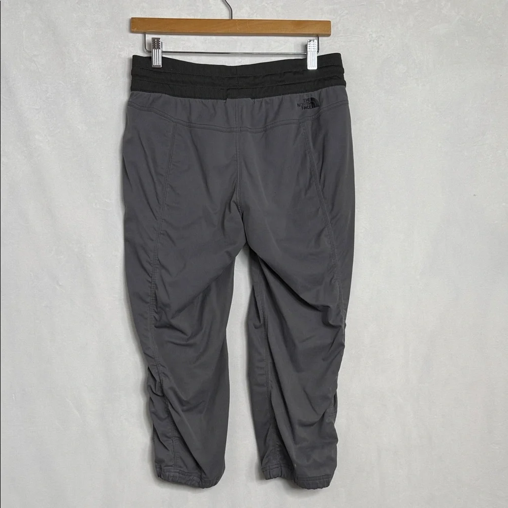 The North Face Yoga Waistband Charcoal Joggers Cropped Women’s Size M